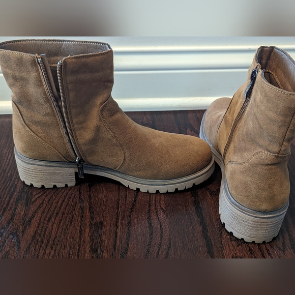 Seven camel boots, size 10 - Picture 4 of 5